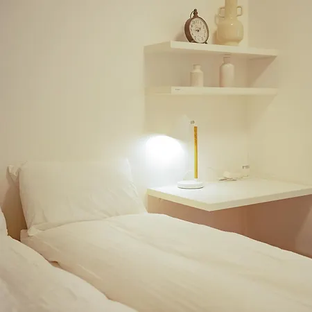 Apartment Paris15em Charles Michels *