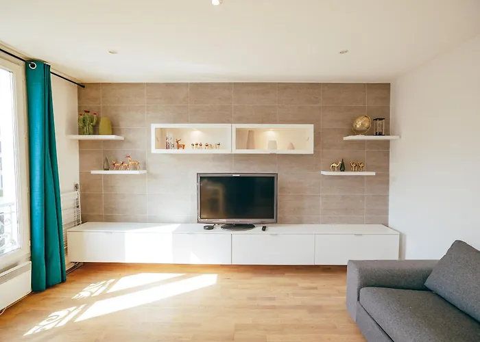 Apartment Paris15em Charles Michels *